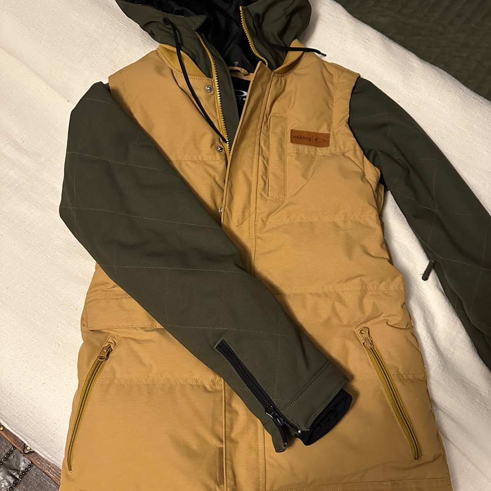 Oakley Green and Tan Ski Jacket